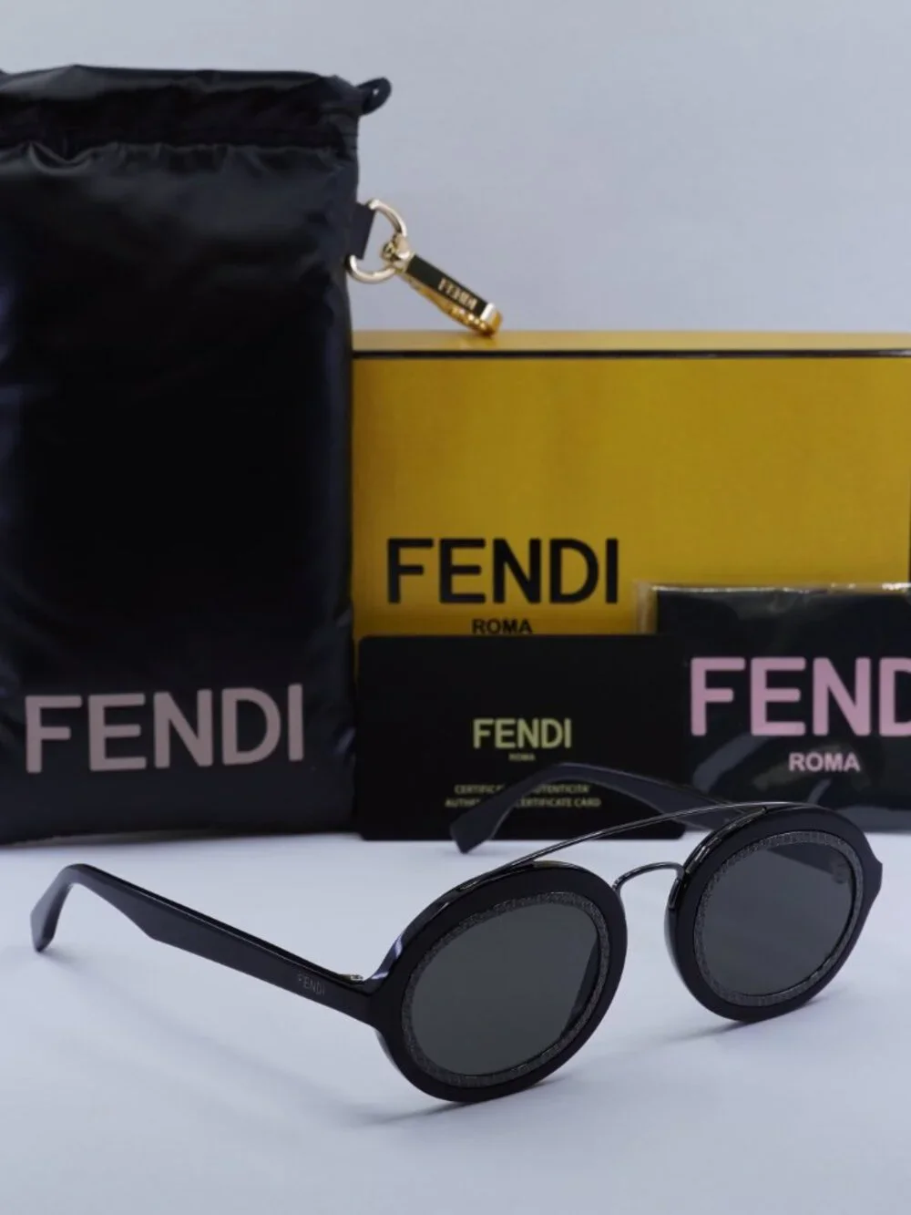 Fendi FE40094I 01A Oval Sunglasses -  Shiny Black / Smoke